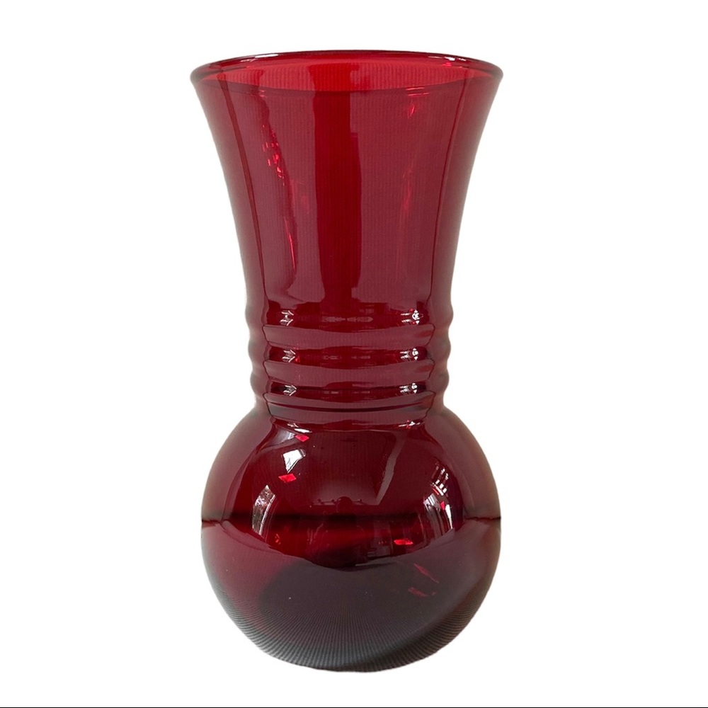 VINTAGE MID-CENTURY MODERN ANCHOR HOCKING ROYAL Ruby Red Glass Vase, 6 3/8” Tall